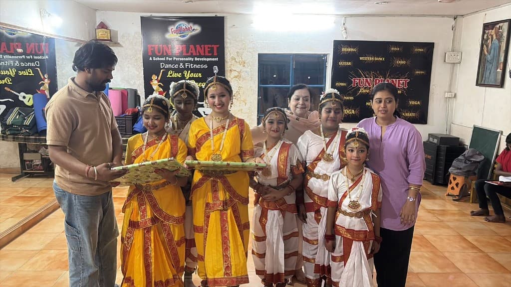 Bharatnatyam students with awards after recital at Funplanet Dhanbad